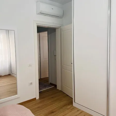 Cozy In Pogradec, Near Ohrid Appartamento *