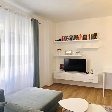 Cozy In Pogradec, Near Ohrid